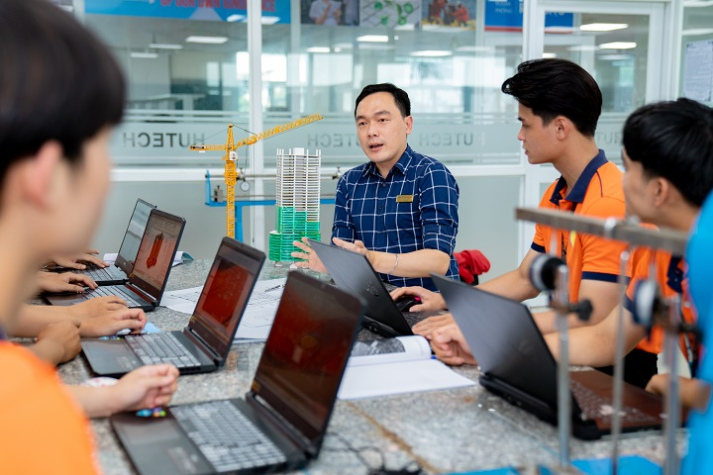 [Hướng nghiệp 2026] Học Kỹ thuật xây dựng chỉ có “đi công trình và phơi nắng”? 4