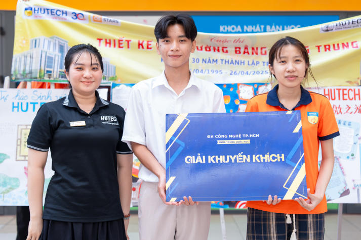 Sinh viên Khoa Trung Quốc học lan tỏa niềm tự hào HUTECH qua các tác phẩm báo tường tiếng Trung 129