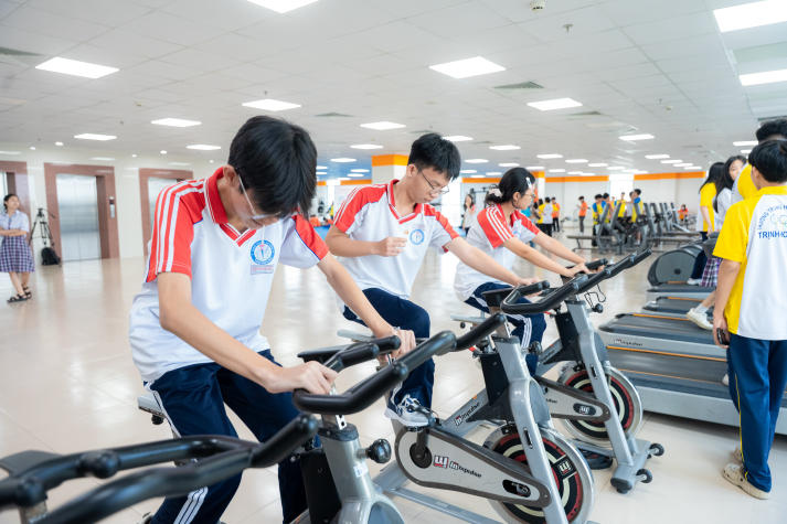 Học sinh THPT “đắm mình” trong không gian nghiên cứu tại Open Lab Day HUTECH 141