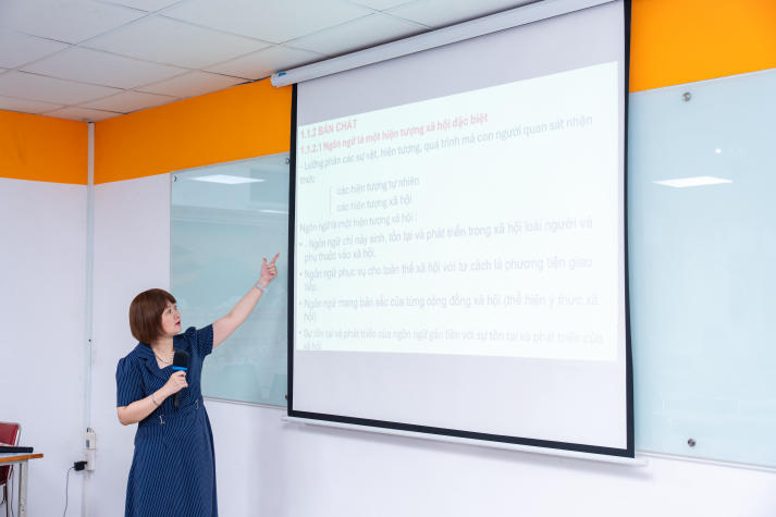 Giảng viên Khoa Nhật Bản học xây dựng nền tảng đào tạo ngôn ngữ học chuyên sâu với học phần Dẫn luận ngôn ngữ 20