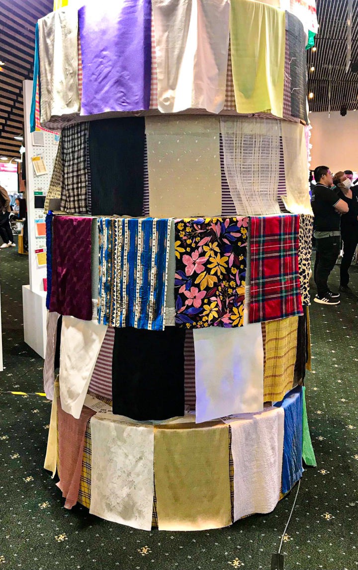 Sinh viên ngành Thiết kế thời trang và Công nghệ dệt, may tham dự triển lãm quốc tế vải cao cấp 29