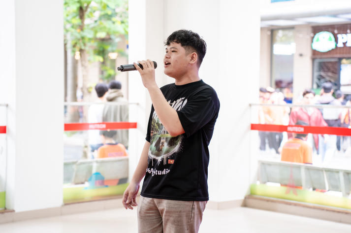 [Video] Văn nghệ sân trường HUTECH khuấy động không khí chào đón newbies 88