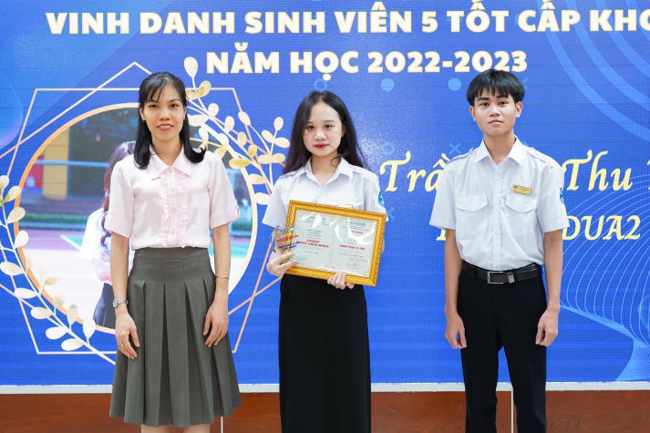 ​Khoa Dược HUTECH tổng kết và phát động phong trào sinh viên năm học 2023-2024 với nhiều kỳ vọng bứt phá 81