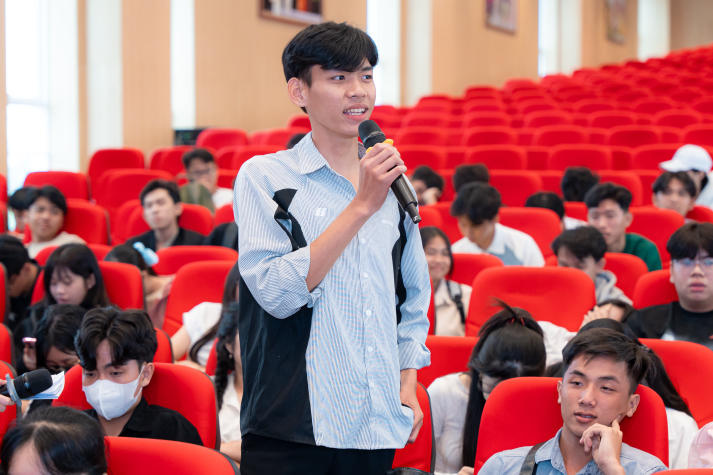 HUTECH chào đón gần 500 học sinh khám phá không gian học tập hiện đại và cơ hội học bổng hấp dẫn 73