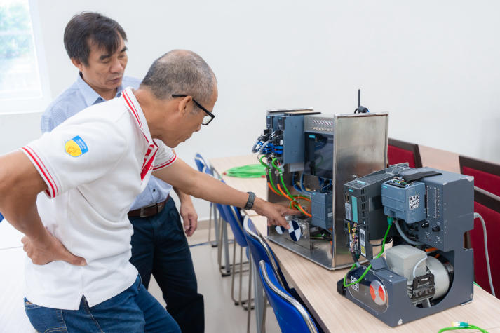 Giảng viên HUTECH cập nhật công nghệ tự động hóa cùng Siemens Việt Nam 42