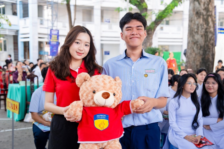 Xét học bạ lớp 11 sớm, nhận học bổng đến 100% học phí tại HUTECH 2026 9