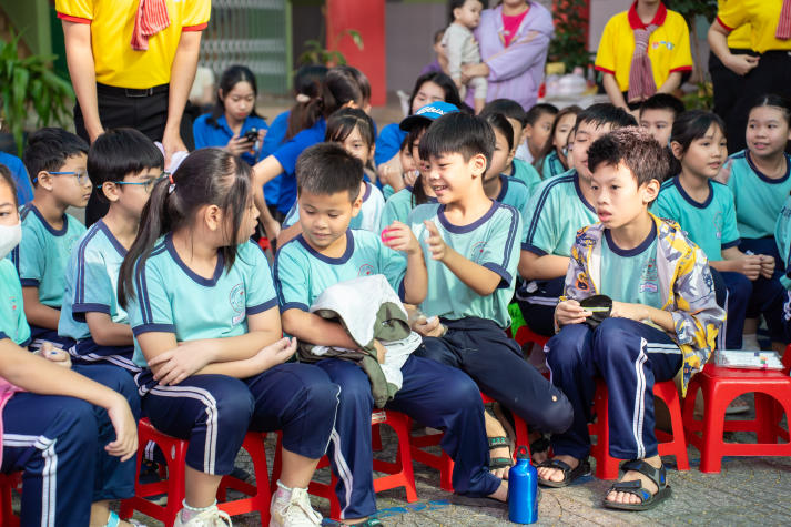 Hơn 200 em nhỏ đón mùa xuân yêu thương từ chương trình Xuân tình nguyện của sinh viên Khoa Thú y 58