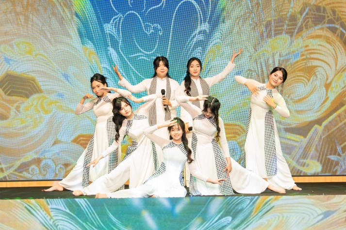 Sinh viên HUTECH thắp sáng niềm tự hào Việt qua chuỗi đồ án nghệ thuật hoành tráng 255