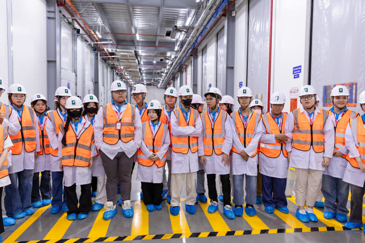 Sinh viên Khoa Dược HUTECH “chạm” nghề từ thực tế qua chuyến tham quan kho dược Phytopharma 42