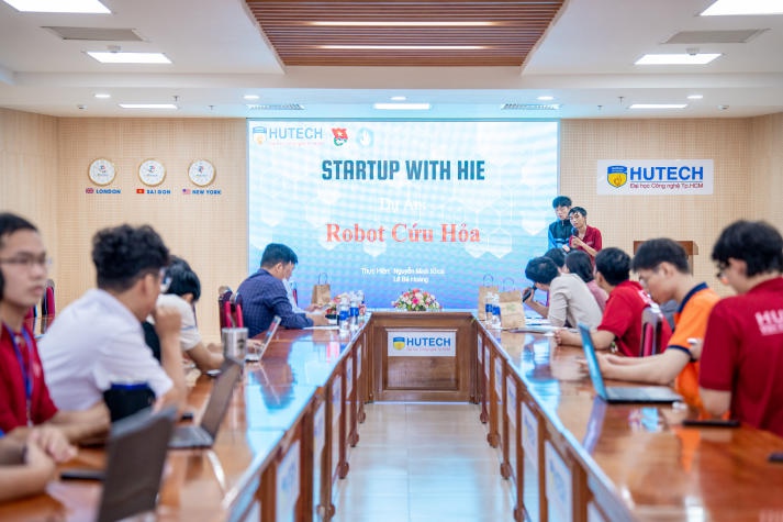 Sinh viên Viện Kỹ thuật HUTECH tự tin thể hiện ý tưởng khởi nghiệp tại “STARTUP WITH HIE 2024” 43