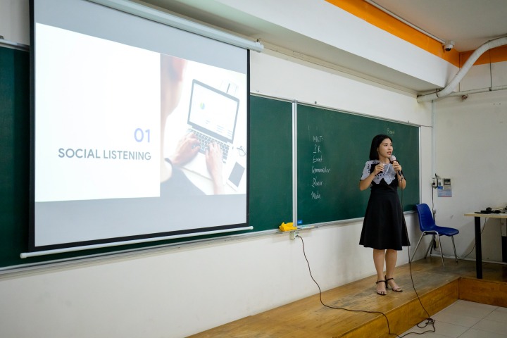 Sinh viên ngành Quan hệ công chúng HUTECH tìm hiểu về Social Listening cùng chuyên gia 38