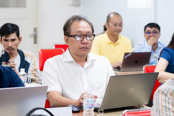 Giảng viên Khoa Công nghệ thông tin nâng cao năng lực viết và công bố nghiên cứu quốc tế 77