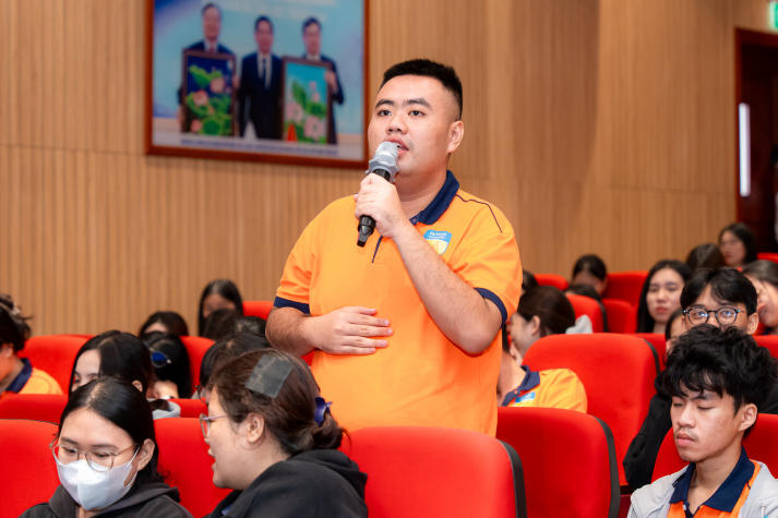 [Video] Sinh viên Tài chính - Thương mại HUTECH nhận “lửa nghề” từ Chủ tịch Hội Doanh nhân Sài Gòn 41