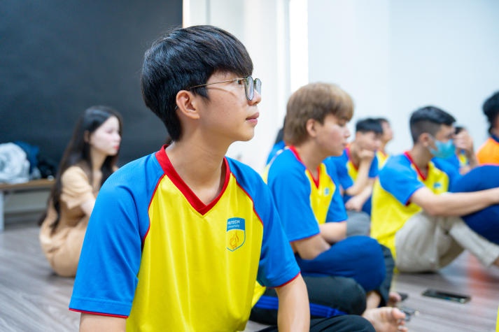 Sinh viên Khoa Truyền thông & Thiết kế học cách kiểm soát stress bằng Yoga cùng chuyên gia 52