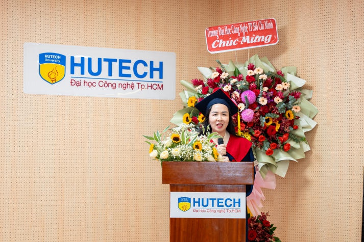 HUTECH trang trọng tổ chức Lễ tốt nghiệp hệ đào tạo từ xa ngành Ngôn ngữ Anh 94