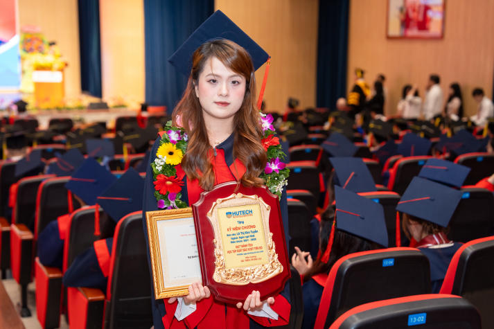 Các tân khoa HUTECH và hành trình học tập không ngừng nghỉ 118