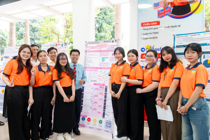 Triển lãm poster dự án doanh nghiệp - dấu mốc trưởng thành của sinh viên Khoa Tài chính - Thương mại HUTECH 35