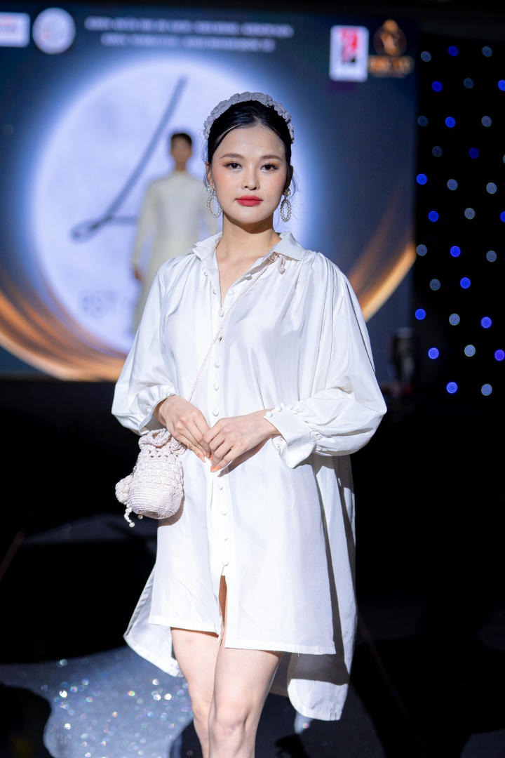 Sinh viên khoa Du lịch - Nhà hàng - Khách sạn tổ chức đêm diễn thời trang “Lụa Fashion  Show, Ngàn năm Lụa Việt” 165
