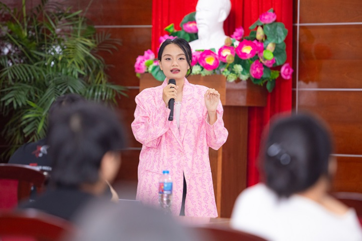 Sinh viên Khoa Marketing - Kinh doanh quốc tế bứt phá tư duy marketing trong kỷ nguyên Blockchain và AI 28