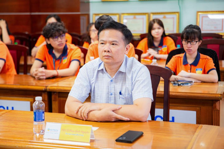 HUTECH chính thức ra mắt CLB nói tiếng Anh “HUTECH English Speaking Club” - HESC 38