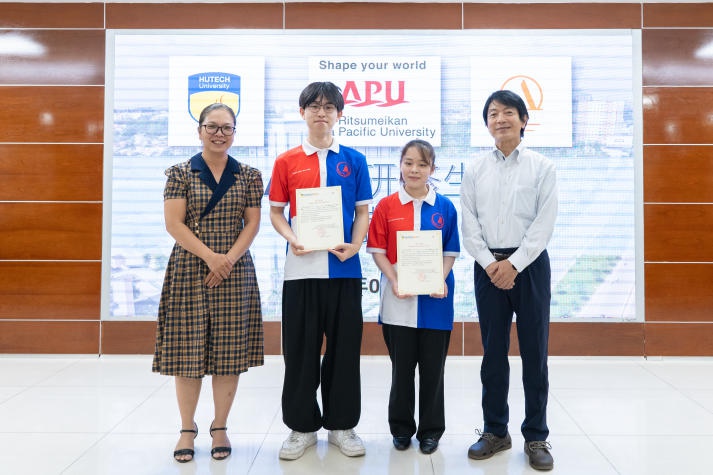 Sinh viên Trường Đại học Ritsumeikan Asia Pacific (APU) báo cáo chương trình thực tập tại HUTECH 43