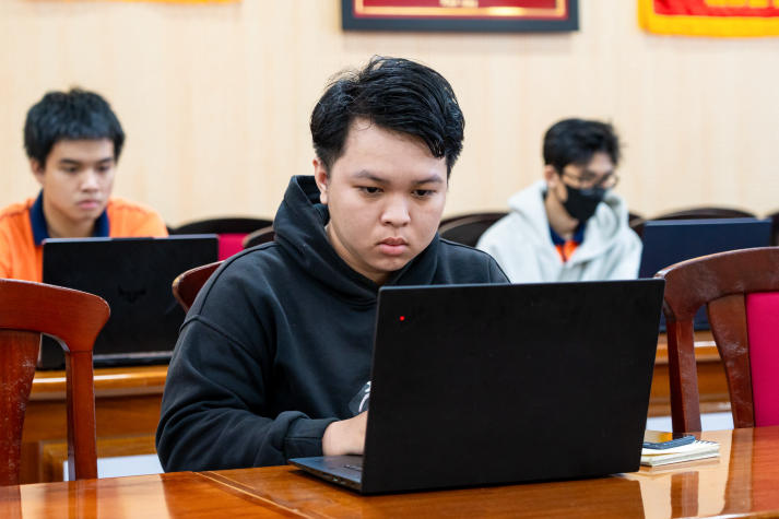 Sinh viên IT HUTECH khẳng định bản lĩnh tại vòng Chung kết “Tư duy logic toán học” 38