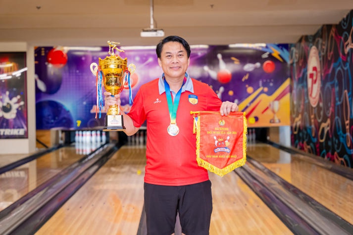 HUTECH giành cúp vô địch Giải Bowling khối thi đua số 4 năm học 2023-2024 65