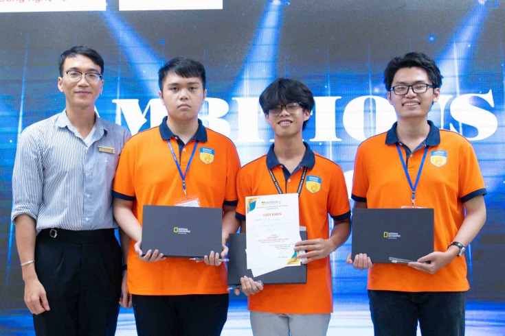 Sinh viên khoa Công nghệ thông tin giành Giải nhất cuộc thi hùng biện tiếng Anh “Proud to be HUTECH- ers” 93