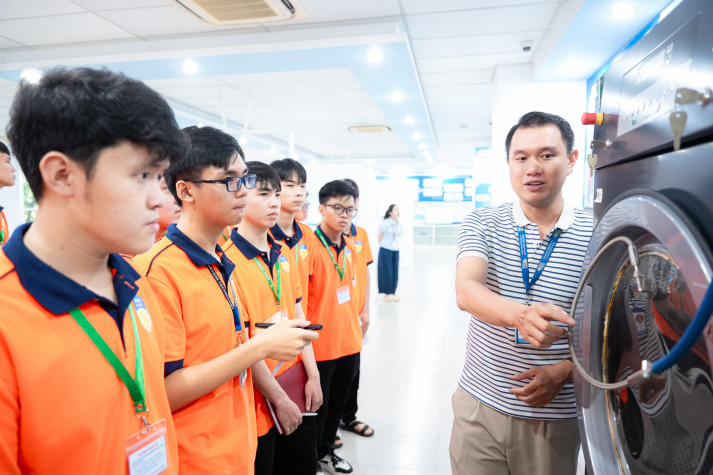 [Video] Tân sinh viên Công nghệ thông tin “chạm” môi trường doanh nghiệp tại TMA Tech Group 50