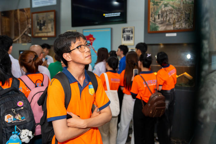 [Ảnh] Về nguồn tại Bến Nhà Rồng: Hành trình ý nghĩa của sinh viên Khoa Tài chính - Thương mại 172