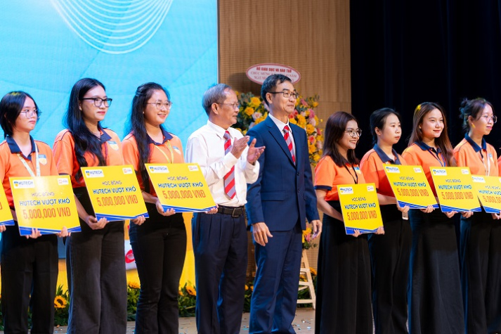 HUTECH công bố chính sách học bổng tuyển sinh khóa 2026 242