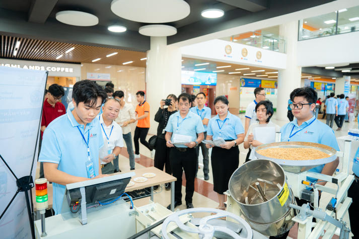 MECA 2025 Finals: HUTECH students conquer technology through practical projects 60