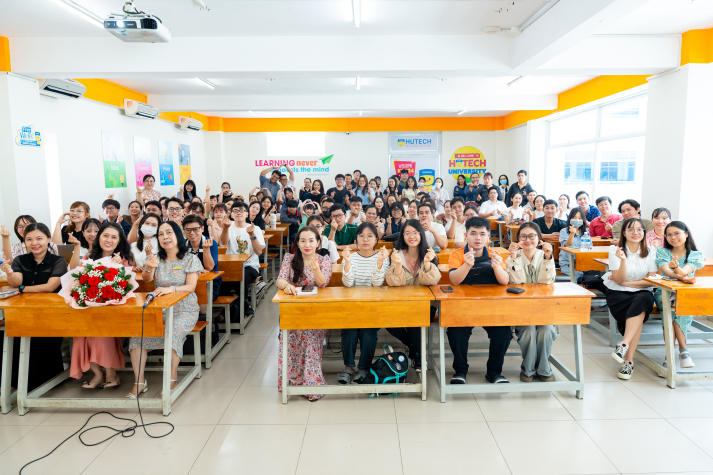 Sinh viên Khoa Tiếng Anh phá vỡ khuôn mẫu, mở rộng tư duy với văn học Mỹ hiện đại 70