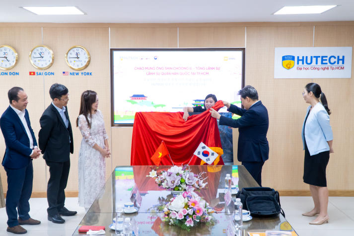 HUTECH welcomes Consul General of the Republic of Korea, advancing educational cooperation and global opportunities for students 89