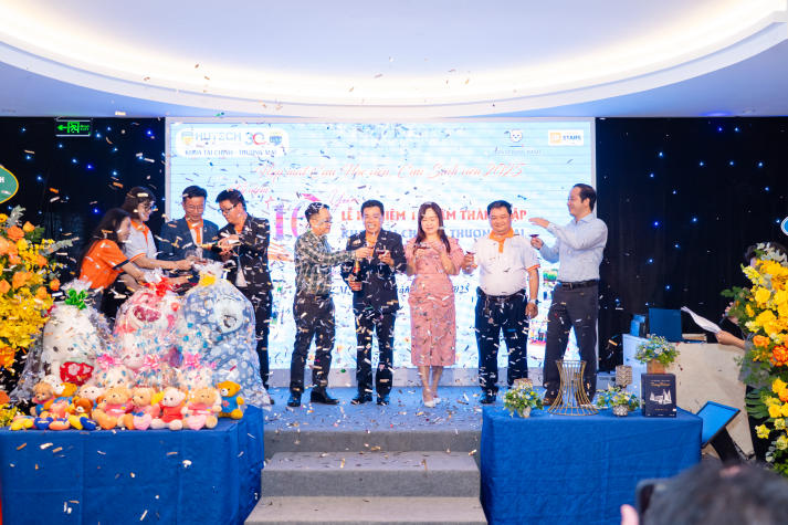 Khoa Tài chính - Thương mại kỷ niệm 16 năm thành lập với nhiều dấu ấn tự hào 54