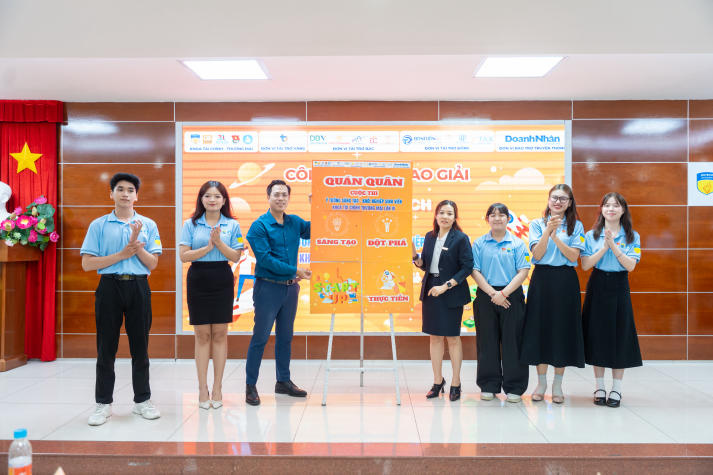 Cổ Mộc Hương “ẵm” giải Quán quân Cuộc thi Ý tưởng khởi nghiệp sáng tạo sinh viên lần 4 73