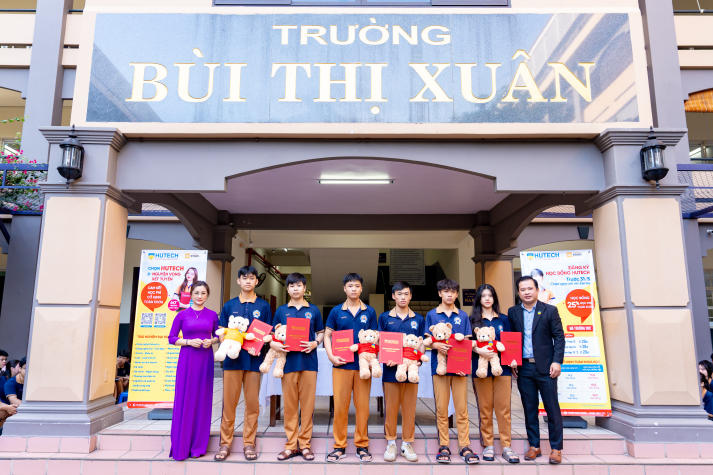 HUTECH Scholarship Tour 2025: 13 suất học bổng trị giá 25% học phí toàn khóa được trao cho học sinh Trường TH-THCS-THPT Bùi Thị Xuân (Đồng Nai) 26