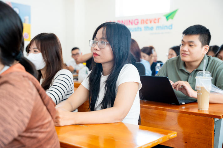 Sinh viên Khoa Tiếng Anh phá vỡ khuôn mẫu, mở rộng tư duy với văn học Mỹ hiện đại 31