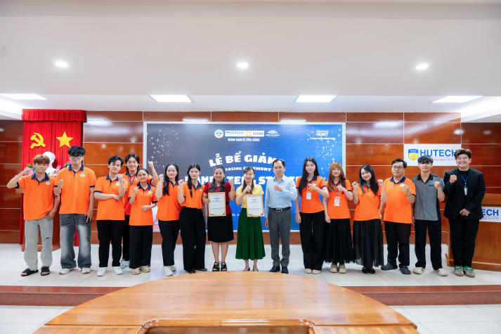 [Ảnh] Bế giảng lớp học Thủ ngữ: Khi những đôi tay biết nói kể câu chuyện của sự thấu hiểu 6