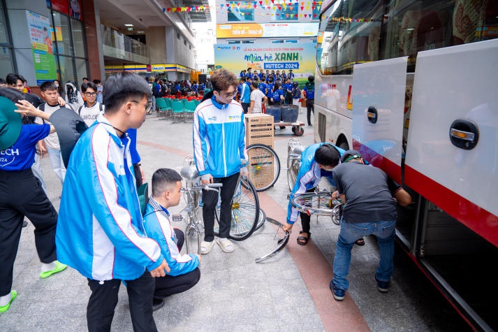 [Video] Hoa hậu Lê Hoàng Phương cùng chiến sĩ Mùa hè xanh HUTECH 2024 chính thức xuất quân 240