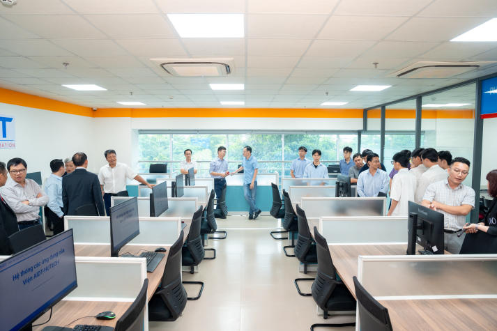 [Video] HUTECH ra mắt Viện Trí tuệ nhân tạo & Chuyển đổi số, đưa nghiên cứu AI vào giảng đường và doanh nghiệp 44