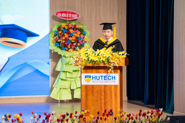 Các tân khoa HUTECH và hành trình học tập không ngừng nghỉ 32