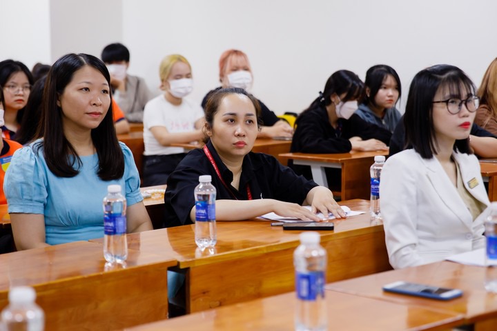 Sinh viên Khoa Trung Quốc học cập nhật thông tin và trau dồi kỹ năng thi TOCFL 51