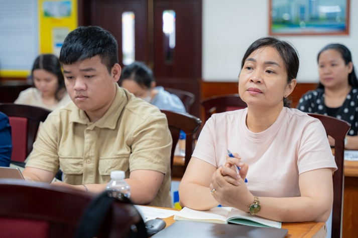 Nâng cao hiệu quả kỹ năng quản trị Website và truyền thông số cho thầy cô HUTECH 77