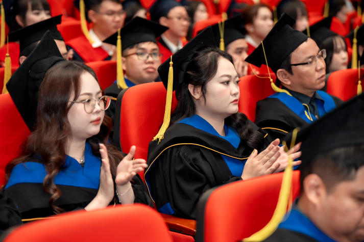 Lễ trao bằng tốt nghiệp HUTECH: Dấu son cho hành trình bền bỉ chinh phục tri thức 15