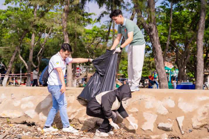 [Ảnh] Chi bộ 17 HUTECH nối dài tinh thần bảo vệ chủ quyền biển đảo tại Đồn Biên phòng Cần Thạnh (Cần Giờ) 69