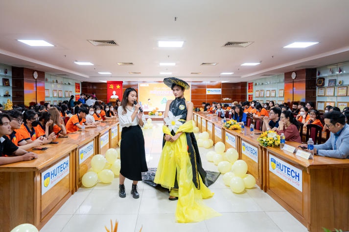 Mãn nhãn với loạt thiết kế độc đáo tại vòng Chung kết cuộc thi thời trang tái chế của Khoa Quản trị kinh doanh HUTECH 74