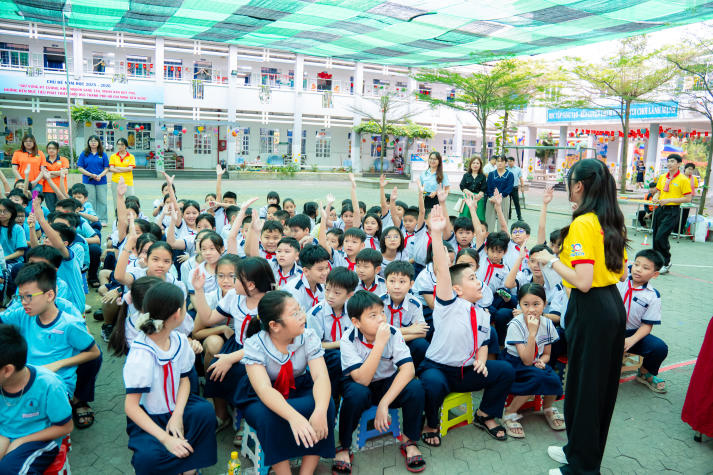 Gieo mầm xuân nhân ái từ những hành động đẹp của sinh viên Khoa Thú y HUTECH 11