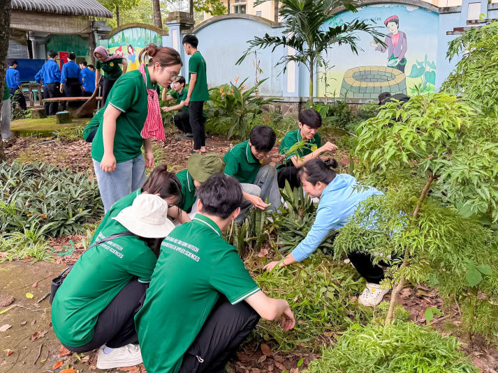 Sinh viên Viện Khoa học Ứng dụng chung tay tạo dựng không gian học tập xanh tại “Ngày Chủ nhật xanh” lần thứ 158 29