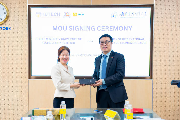 Đẩy mạnh quốc tế hóa giáo dục, HUTECH ký kết MOU với UIBE (Trung Quốc) 79